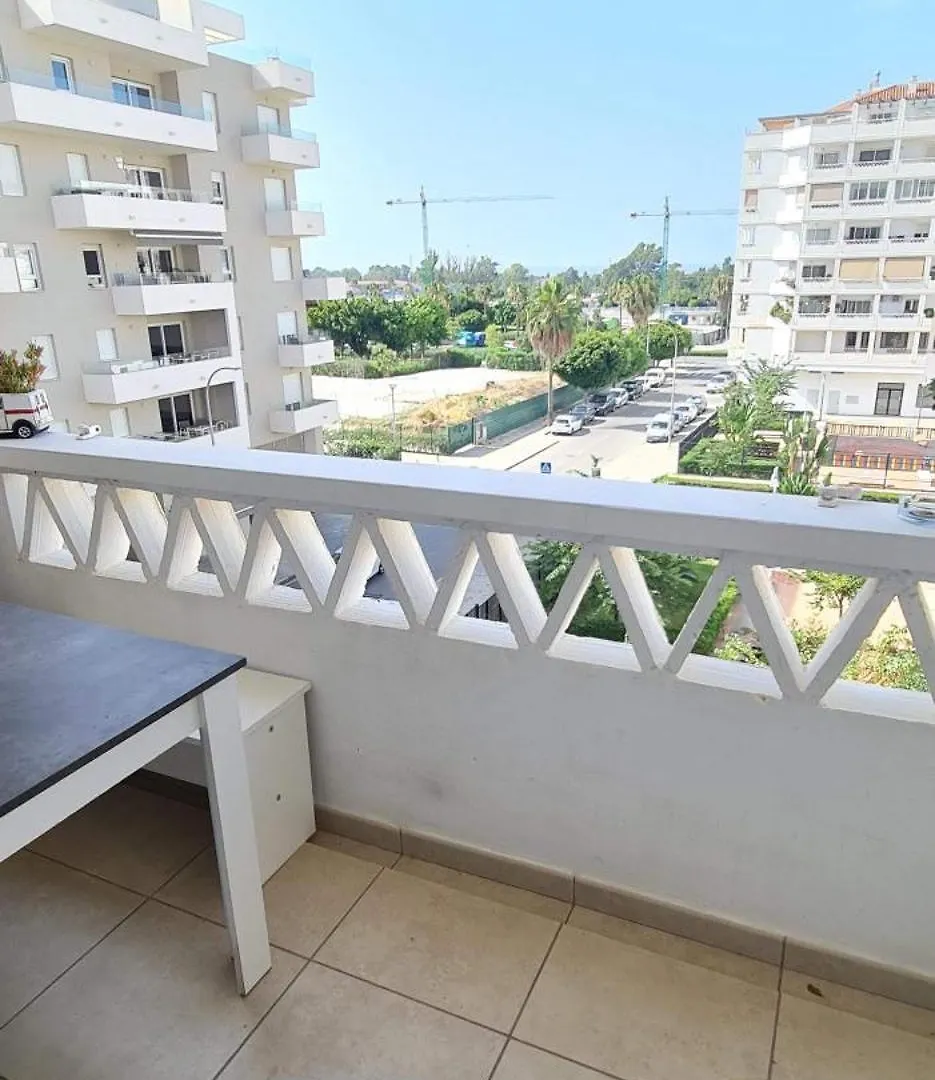 Elegante Habitacion Marbella Con Bano Compartido