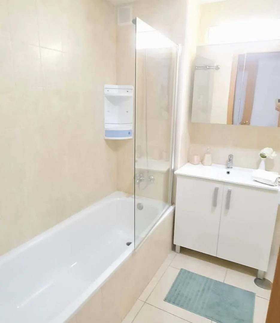 Elegante Habitacion Marbella Con Bano Compartido